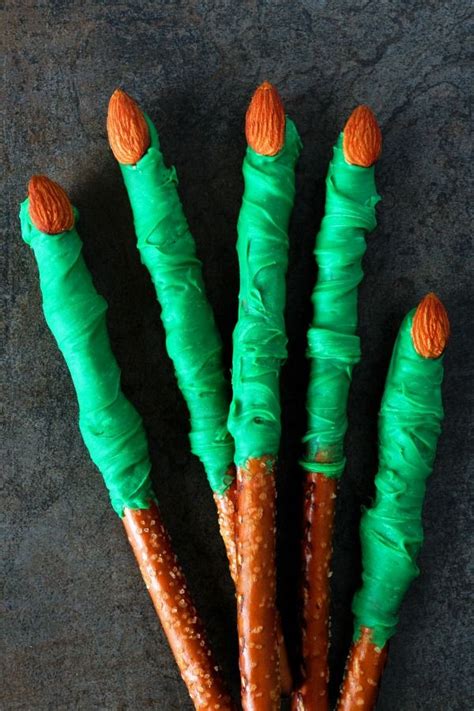Easy Halloween treats: witch finger pretzel rods